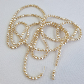 Ожерелье из мелких декоративных бусин, порвано, длина 60см
